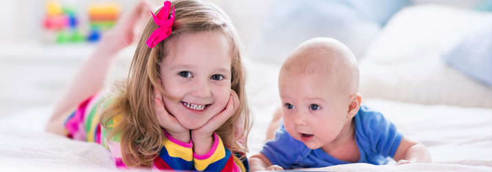 Children-Siblings-Pain-Free-on-Bed